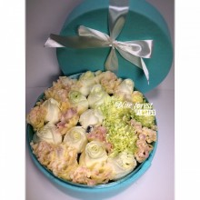 冬日戀曲*真珠白玫瑰花配淺藍絲絨花盒