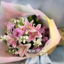 日本射香粉百合花束