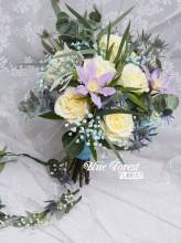 淡黃色庭园玫瑰简約花球