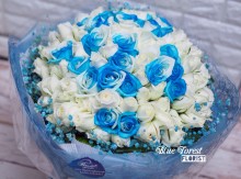 漸變色淺藍拼白色玫瑰花束99枝裝