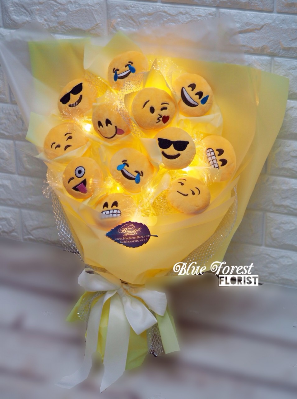 *輸入中...可愛emoji公仔光纖燈花束（內附有開關式的光纖燈，在黑暗中的環境可以營造浪漫的氣氛）