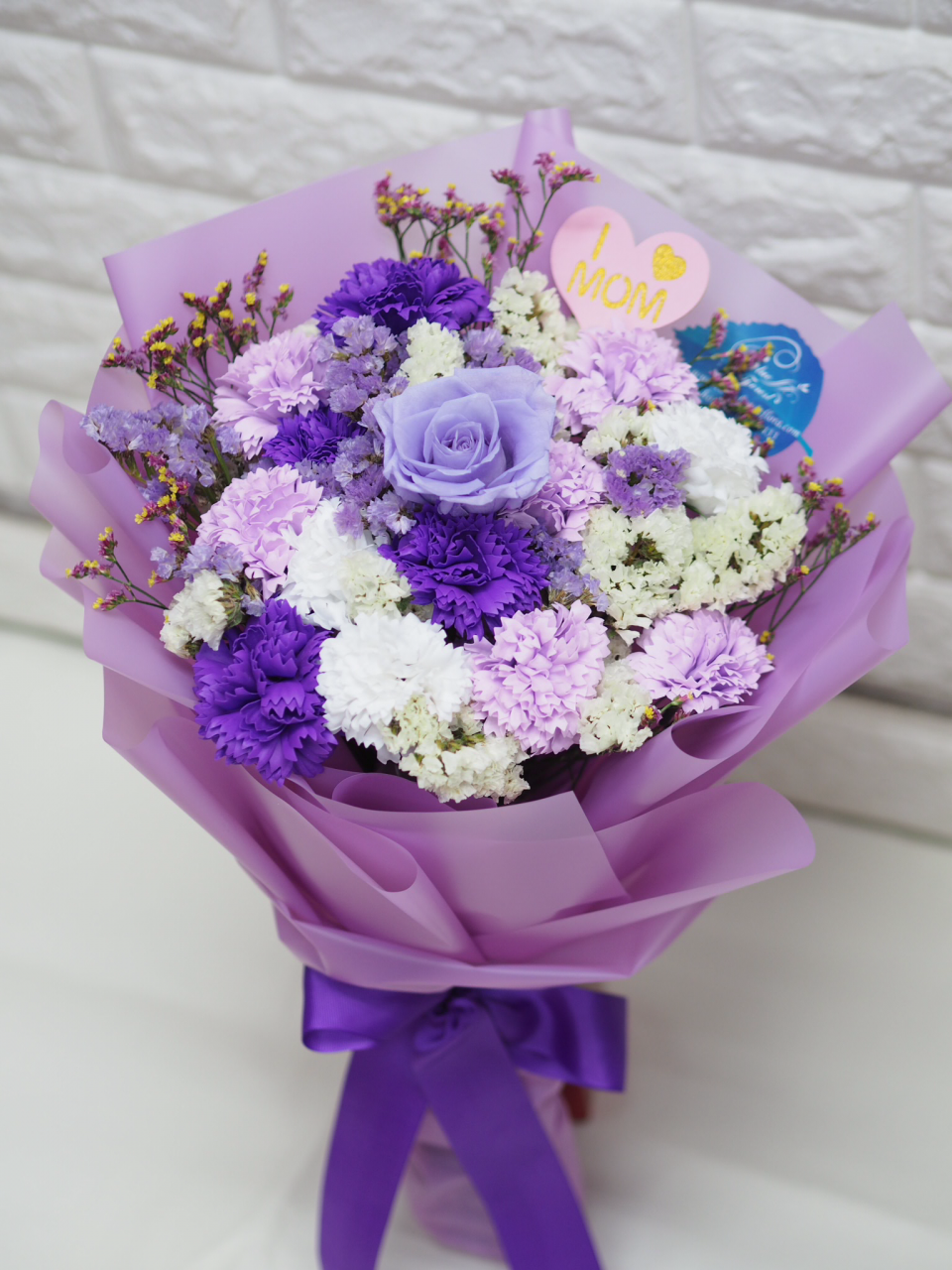 可永久保存*玫瑰保鮮花配康乃馨番梘花花束（淺紫系）