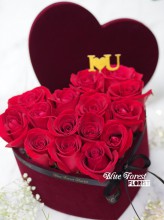 心形红玫瑰花盒（附送Love插牌)