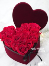 心形紅玫瑰花盒（附送Love插牌)