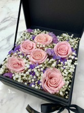 6枝裝粉玫瑰保鮮花滿天星花盒*永不凋謝
