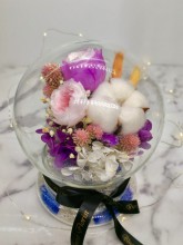 幸福水晶球系列 *玻璃罩玫瑰保鲜花（淺紫Garden Rose）*可免费刻上名或祝福字句