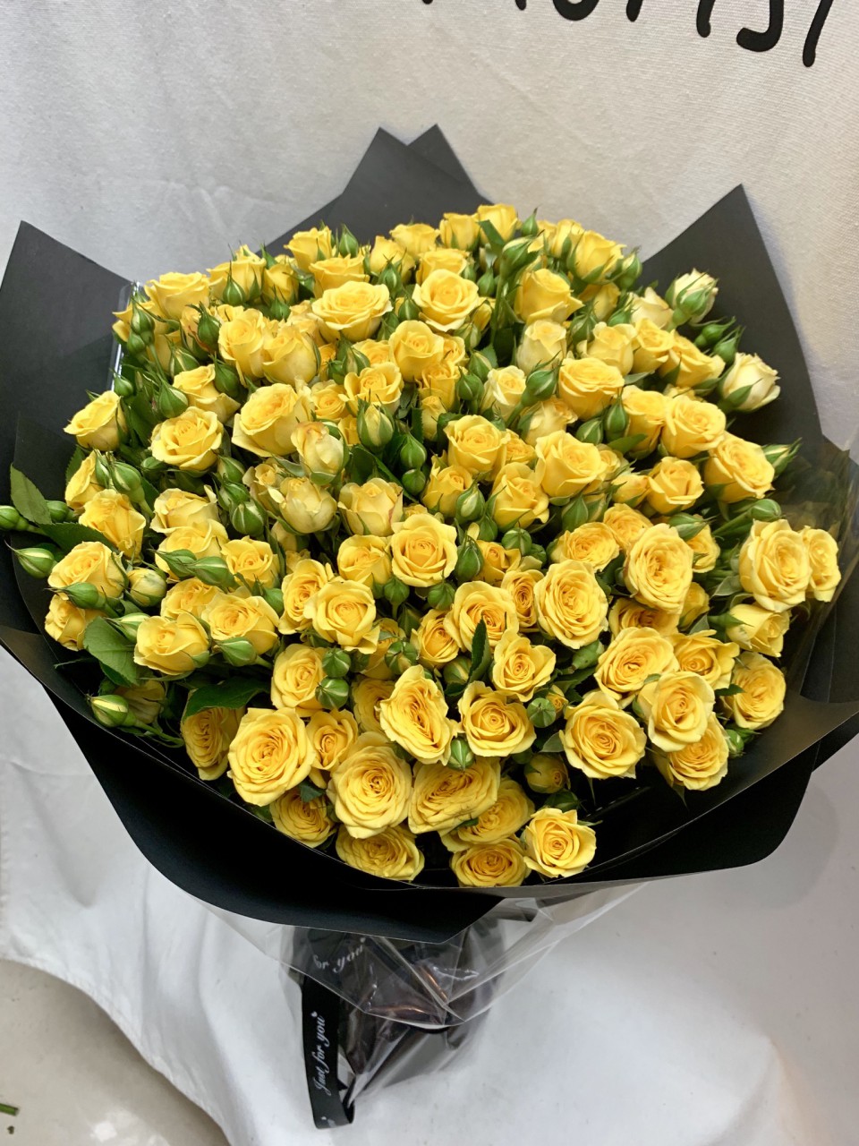 多頭黃色迷你玫瑰花束（20支裝，超過100朵玫瑰）