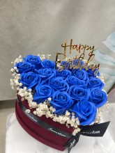 心形香皀深藍玫瑰滿天星花盒*附送happy birthday插牌(仿真花）
