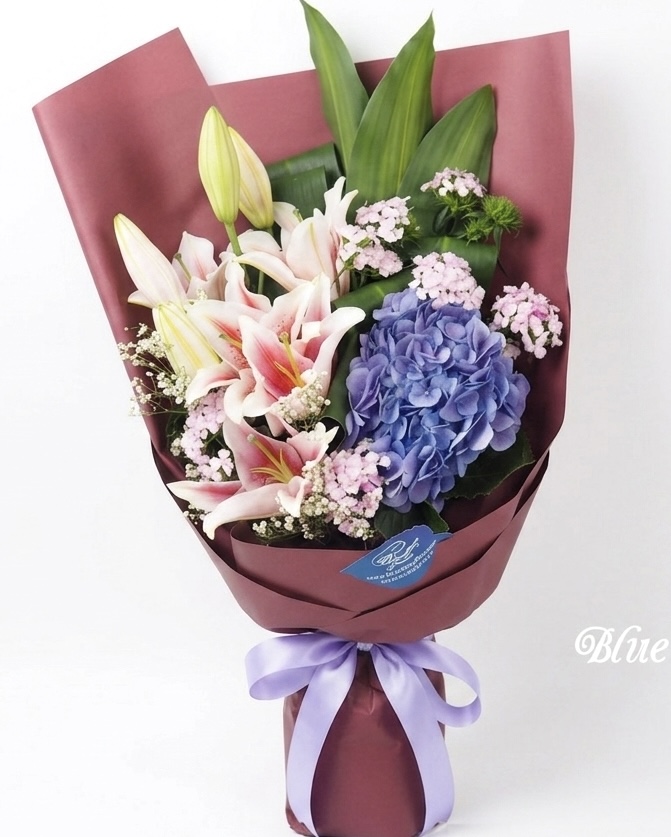 莎寶娜粉百合配荷蘭繡球花束